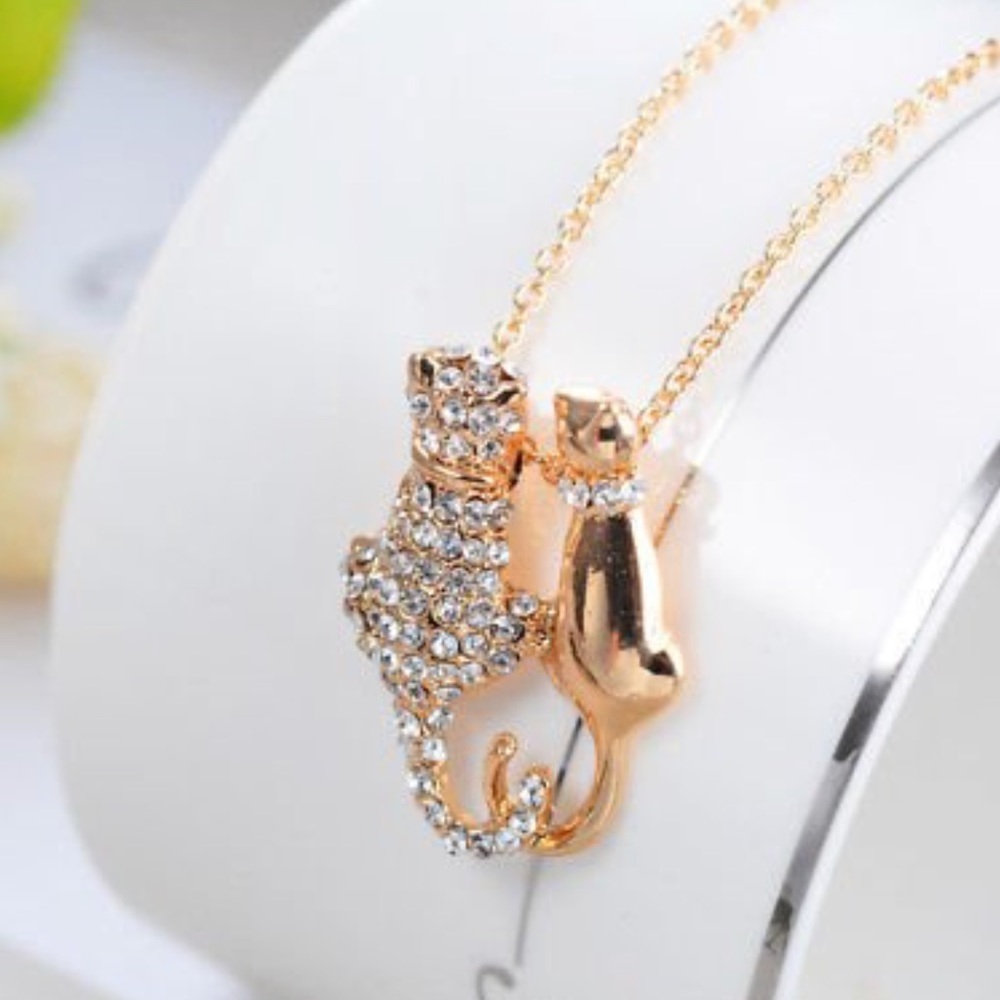 🌟Adorable 2 Cats Necklace is inlaid w/ Zircons🌟